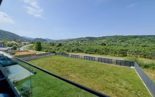Vilă modernă premium cu piscină interioară, teren 1200 mp și panoramă - Poză 26