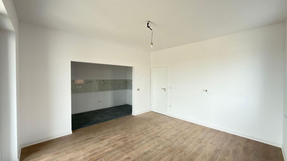 Decomandat. Etaj intermediar. Balcon mare. Loc de parcare. - Poză 3