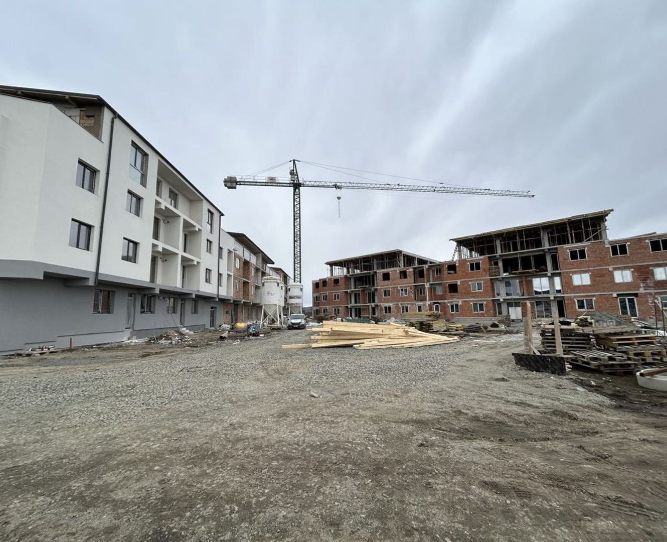 Apartament nou, etaj 1, 2 balcoane, incalzire pardoseala - Poză 1