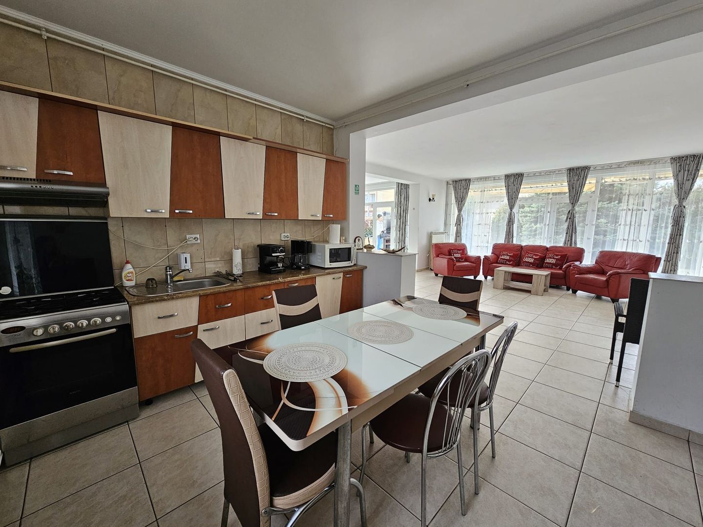 De vanzare Pensiune Eforie Nord la doi pasi de mare - Poză 2