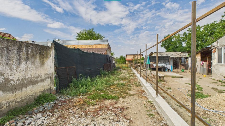 Casă cu 2 camere și teren în Gai - Poză 11