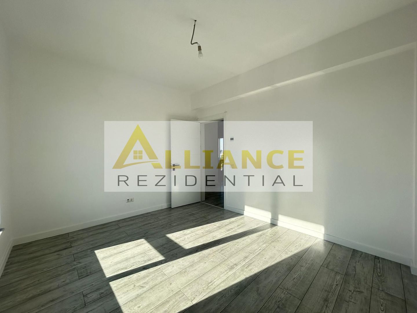 Casa Individuala de vanzare - Teren 350 mp | 4 camere - 3 bai - Poză 10