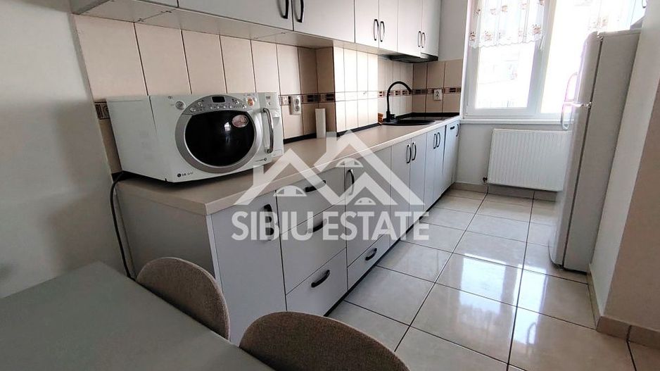 Apartament de inchiriat 3 camere, 2 bai SIBIU central - Poză 10