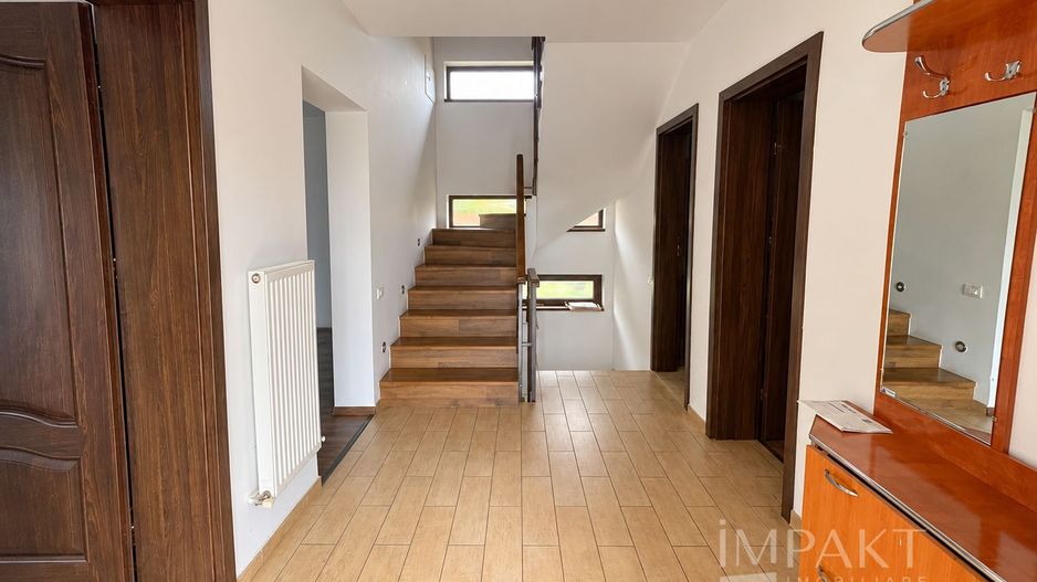 Casă tip duplex cu 5 camere, 2 băi, terasă și 4 locuri de parcare - Poză 13