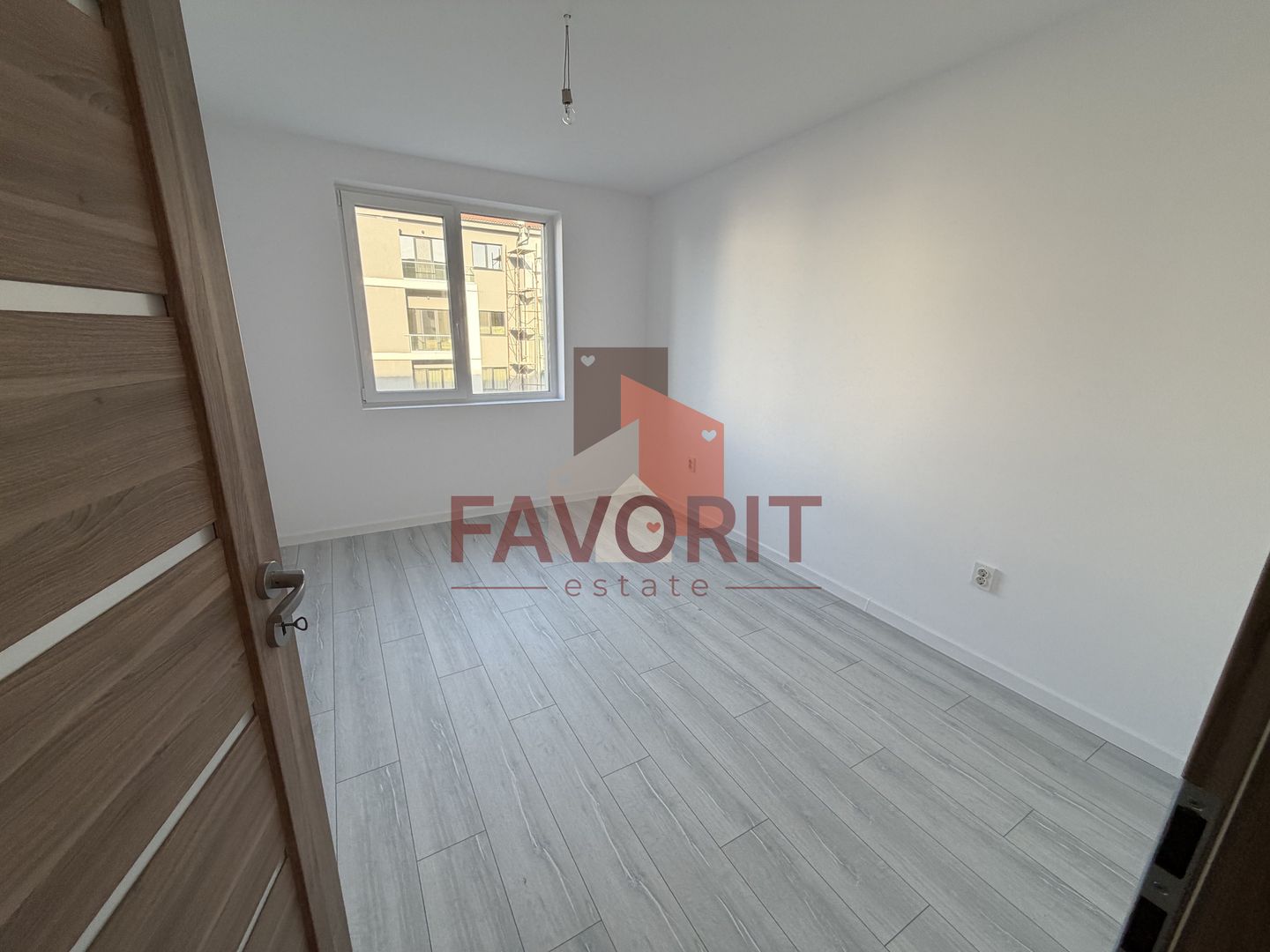 Etaj 2. Disponibil imediat. Decomandat. TVA 21% inclus in pret - Poză 10