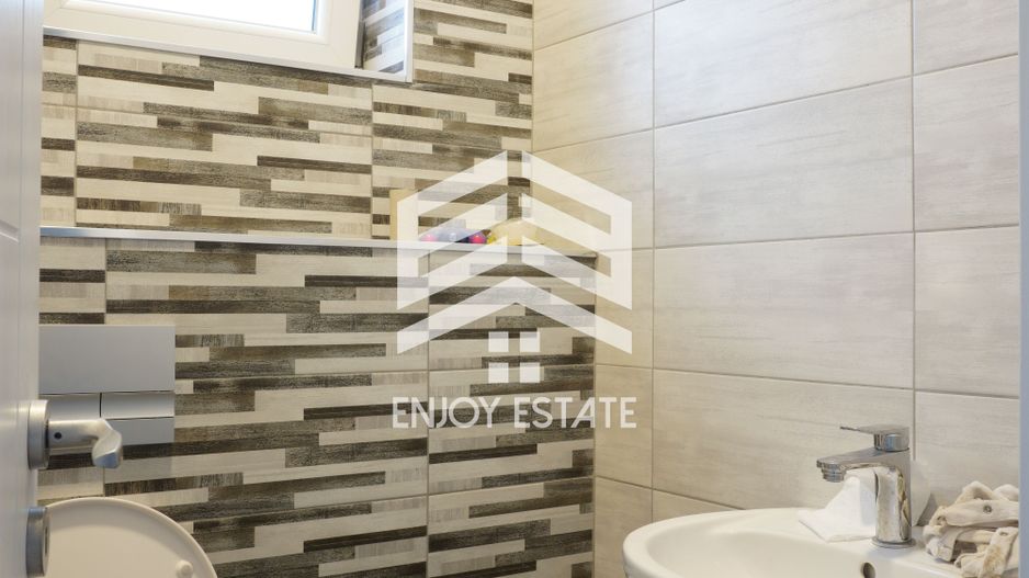 Apartament pe 3 niveluri, terasa, curte si 2 locuri parcare - Poză 8
