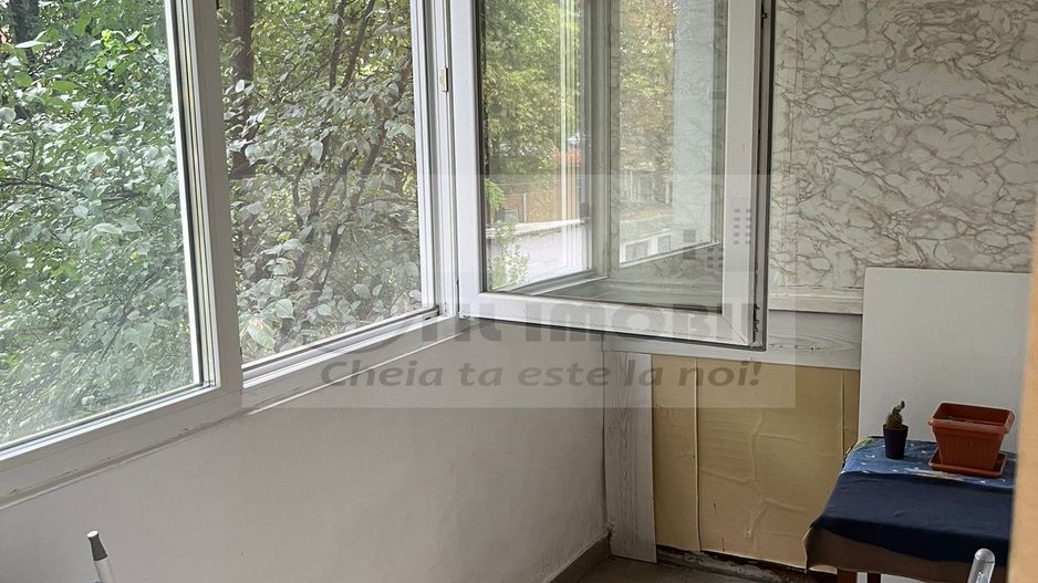 APARTAMENT 1 CAM DECOMANDAT PODU DE FIER ET 2 DIN 4 LIBER - Poză 1