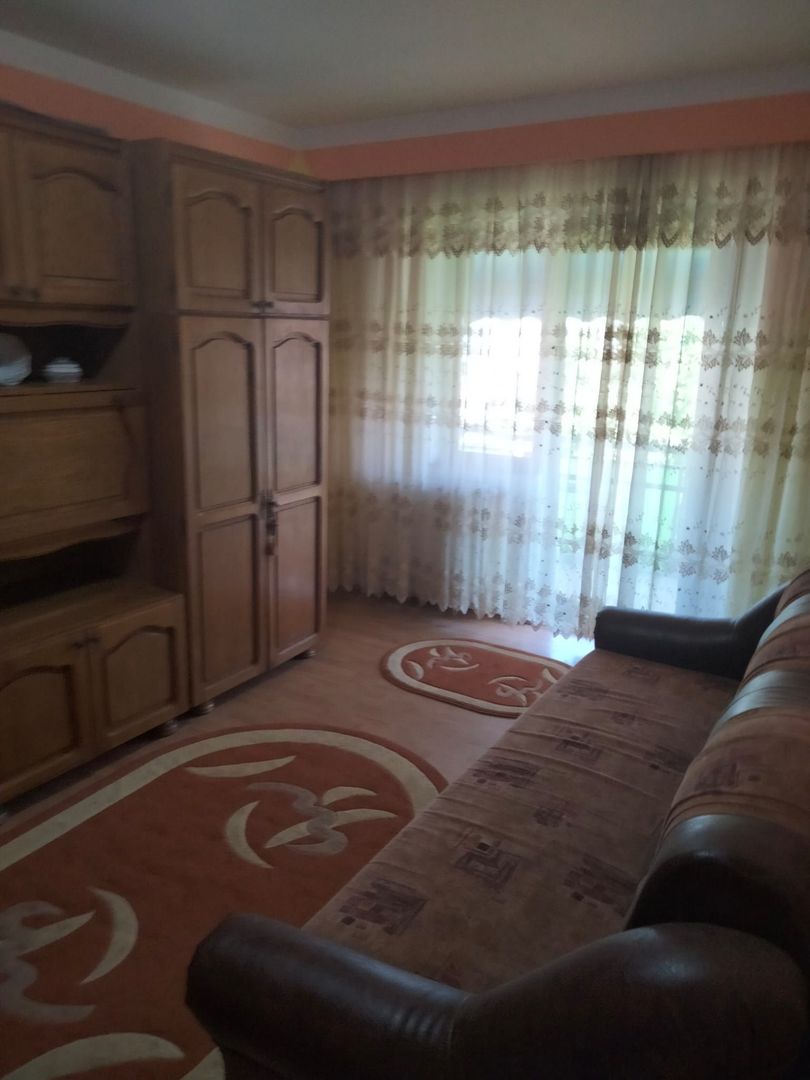 BRASADAS vinde apt. cu 2 camere la etajul 4 in Micro 17. - Poză 3