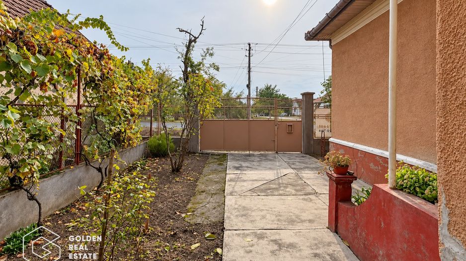 Casa 4 camere, anexe, teren 1349 mp, Galsa - Poză 2