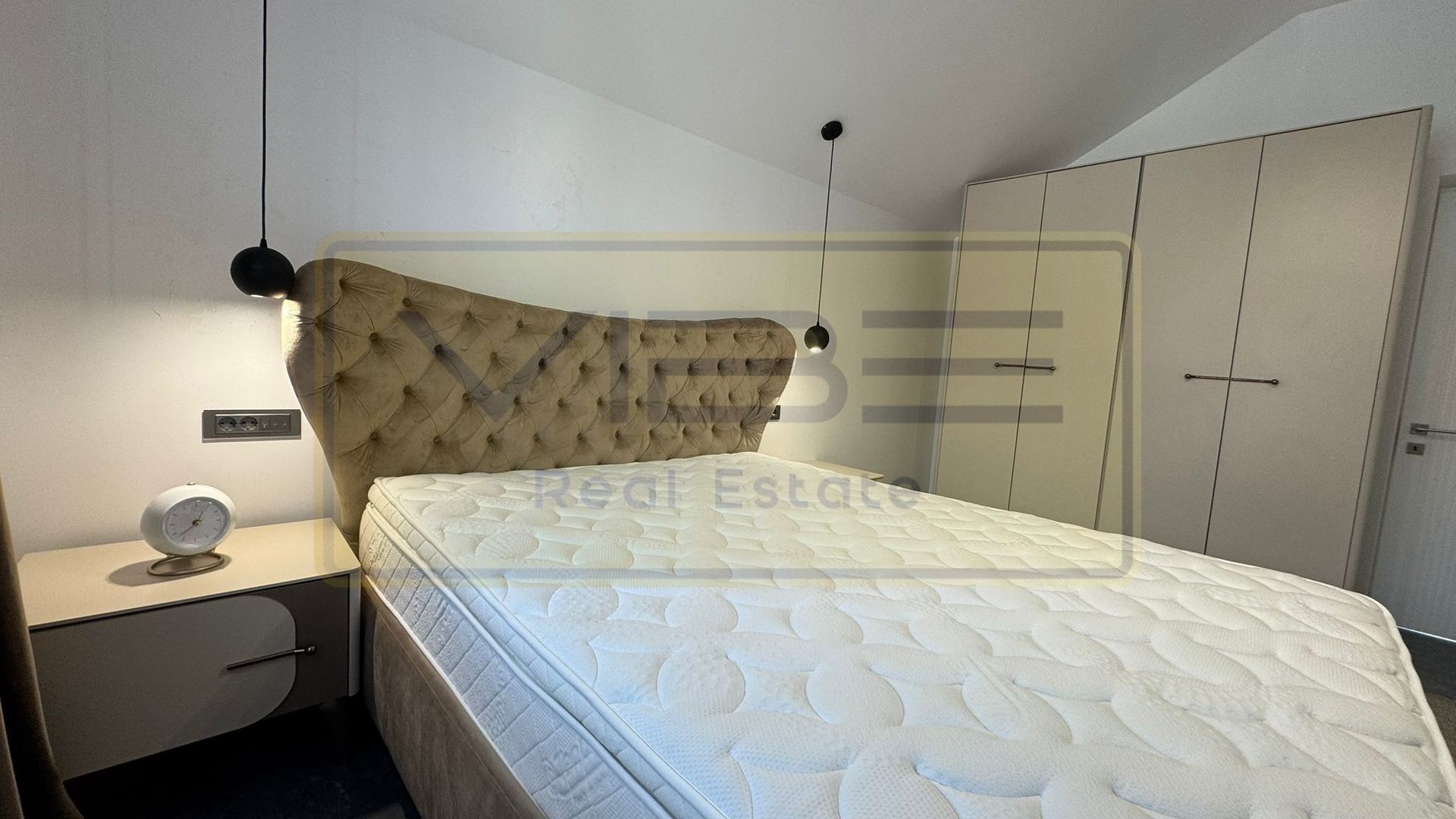 Apartament premium 3 camere + terasa Podul de Fier - Poză 2