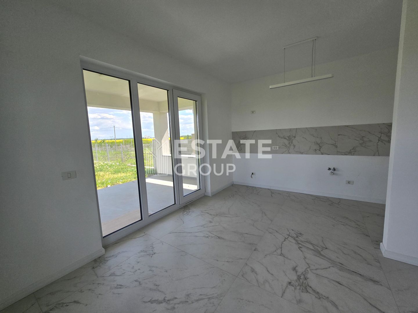 Duplex pe parter cu 3 camere in Covaci - Poză 2