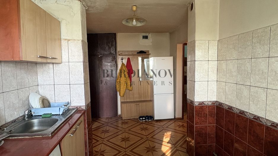 Apartament cu 3 camere - Centrală proprie - Metrou Apărătorii Patriei - Poză 2