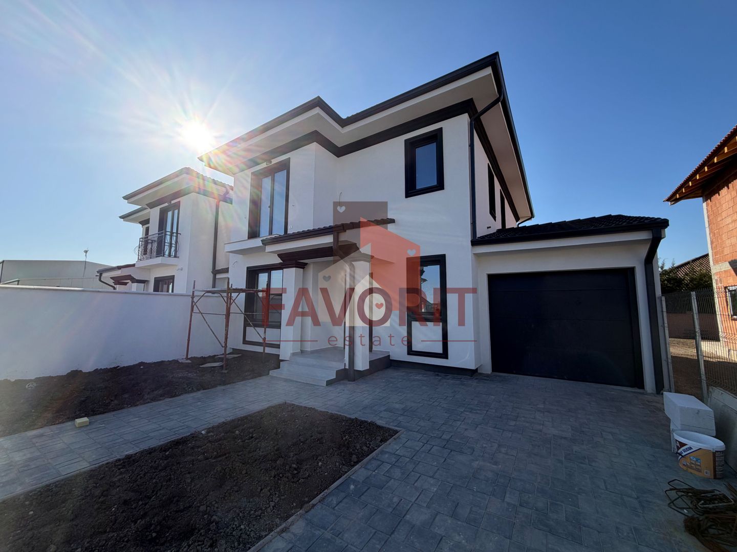 COMISION 0%. Duplex despartit prin garaj finisat la cheie in Dumbravita - Poză 1