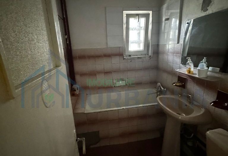 Apartament 3 camere, Podu Roș, Iași - de renovat - Poză 7