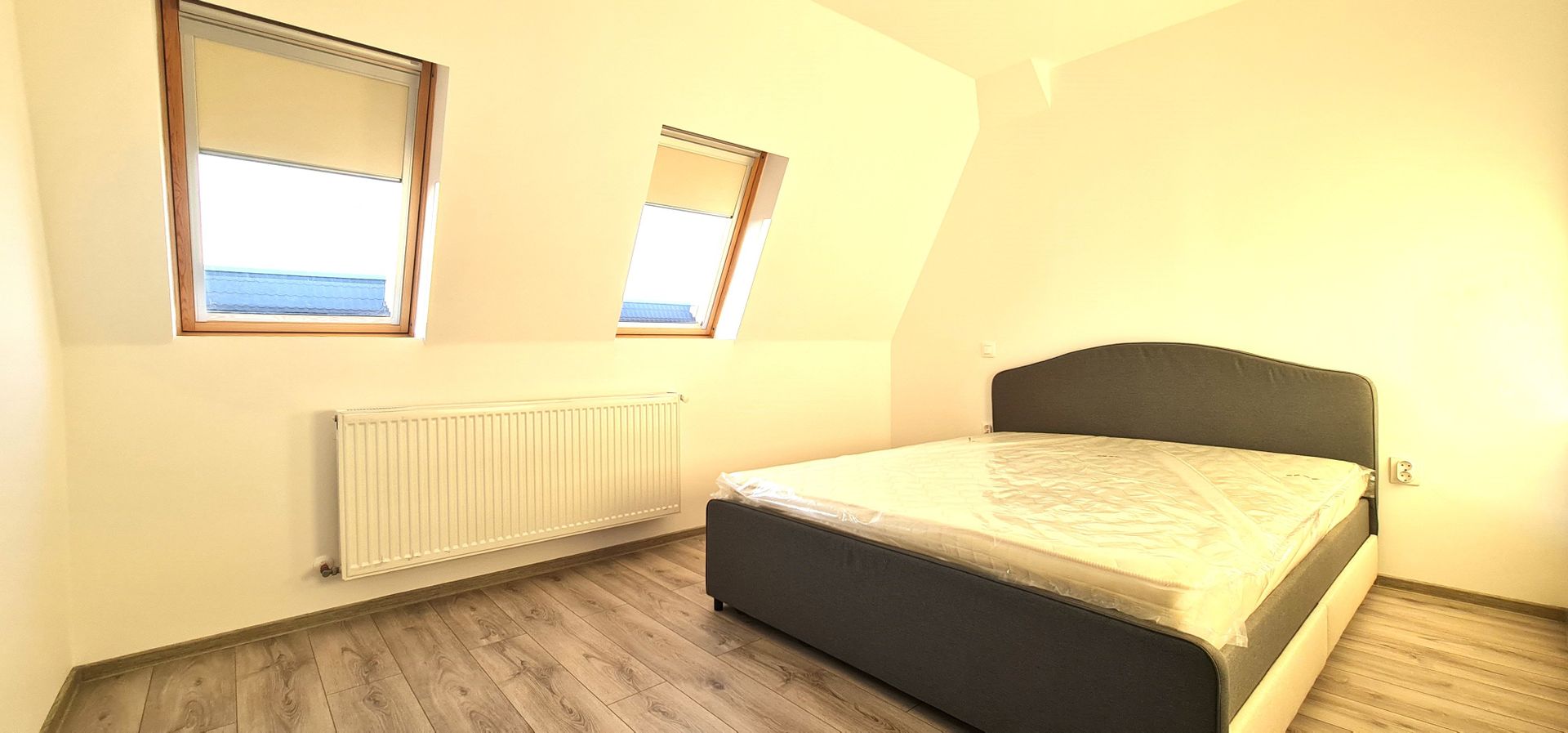 Casa semimobilata semiutilata in Cartier Izvor Tarlungeni Brasov - Poză 4