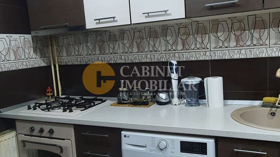 Etaj 1 Apartament Cu 2 Camere Decomandat Nicolina - Poză 4