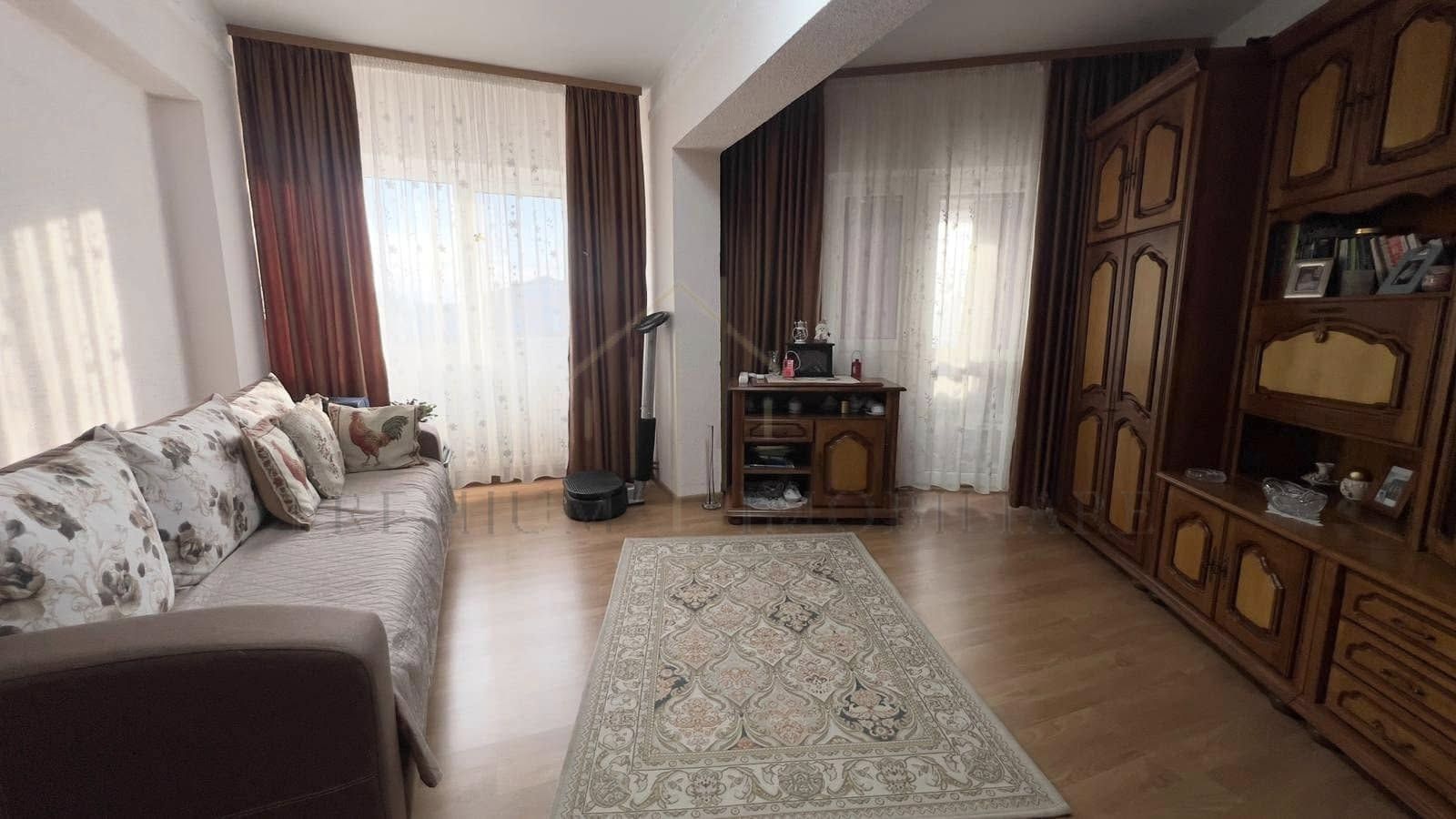 Apartament 3 Camere - Decomandat - Zona de jos - Poză 2