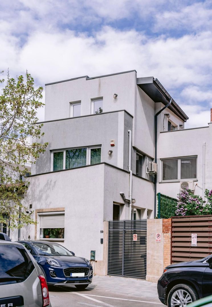 CASA DEOSEBITA IN ZONA REZIDENTIALA - PLANTELOR - MANTULEASA - ARMENEASCA - Poză 1