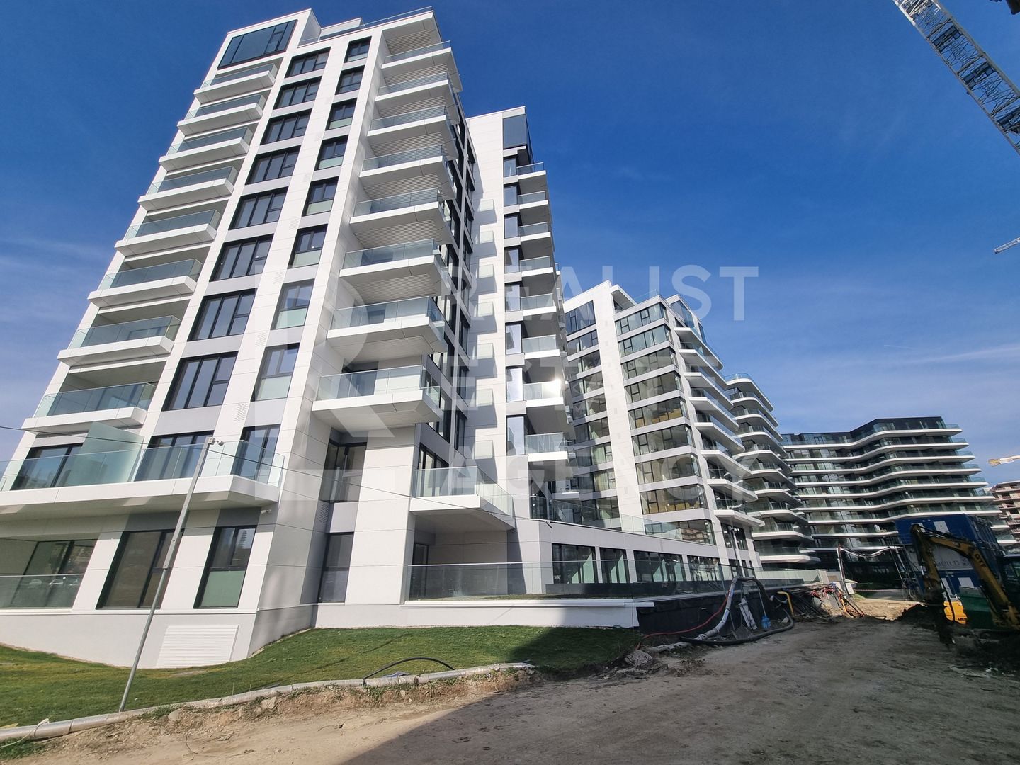 Penthouse Premium de vânzare, Ready to Move, One Lake Club - Poză 3