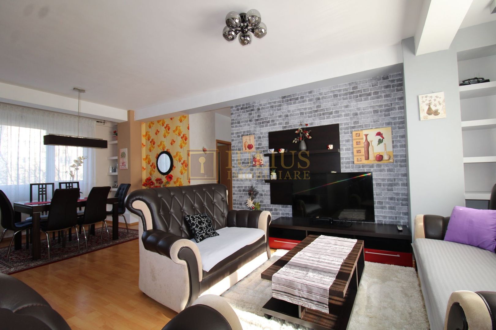 3 camere spatioase, 2 bai, balcon + loc de parcare cu acces controlat - Poză 1