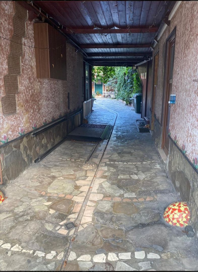 Pensiune cu 18 camere in centrul Brasovului - Poză 17