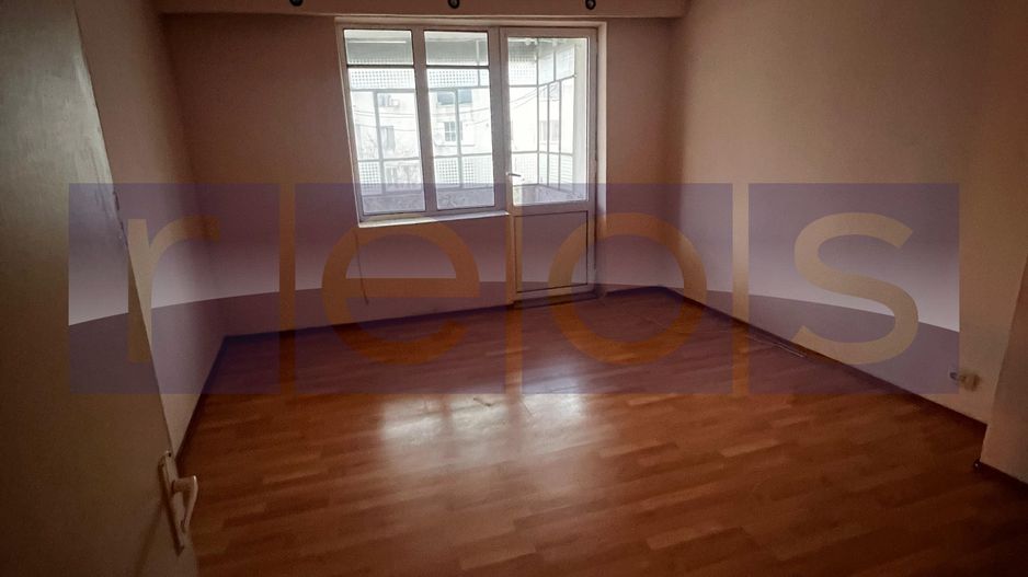 De vânzare apartament 3 camere – Decomandat - Aleea Suica - Poză 1