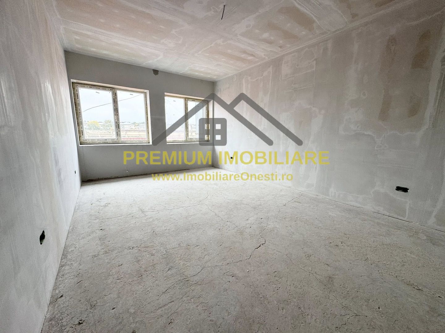 Oportunitate unică de investiție – Etaj complet de vânzare în Onești - Poză 2