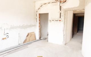 Casă la rosu cu teren generos de vânzare aproape de Intim - Poză 3