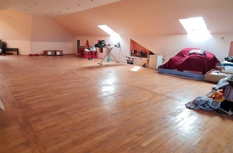 Vila cu piscina, 950  mp teren -  Piata Centrala, str. Posta Veche - Poză 4