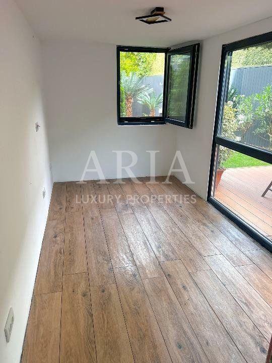 LUXURY APARTMENT WITH GARDEN - Poză 11