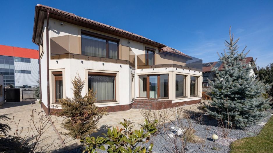 Casa 6 dormitoare+4 bai -1500 mp teren-Sacele - Poză 1