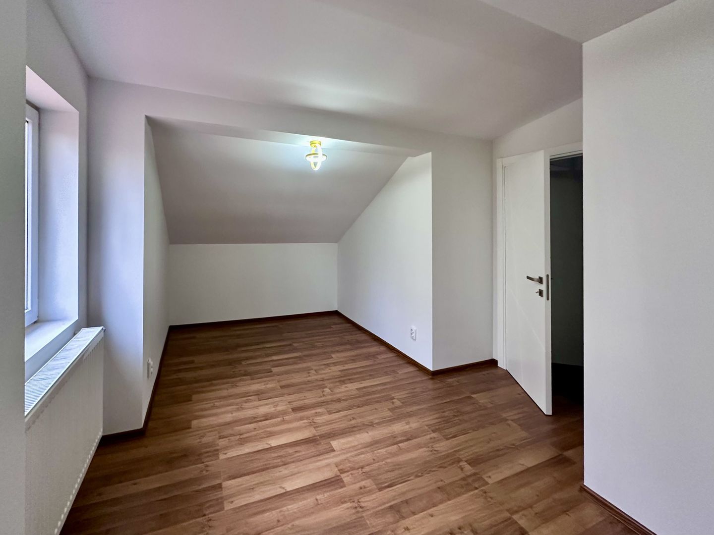Apartament cu 3 camere de vânzare în Dumbravita - Poză 14