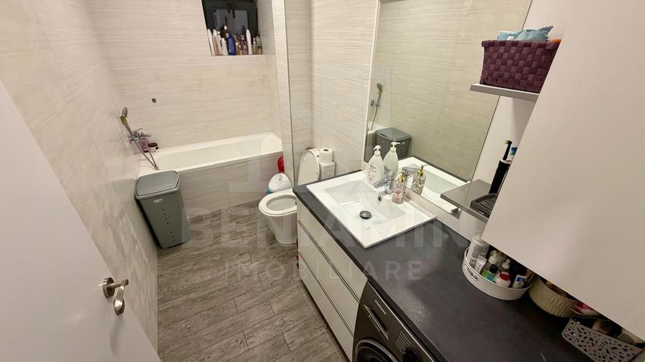 Apartament decomandat deosebit 3 camere 2 bai bloc 2020 cu parcare - Poză 9