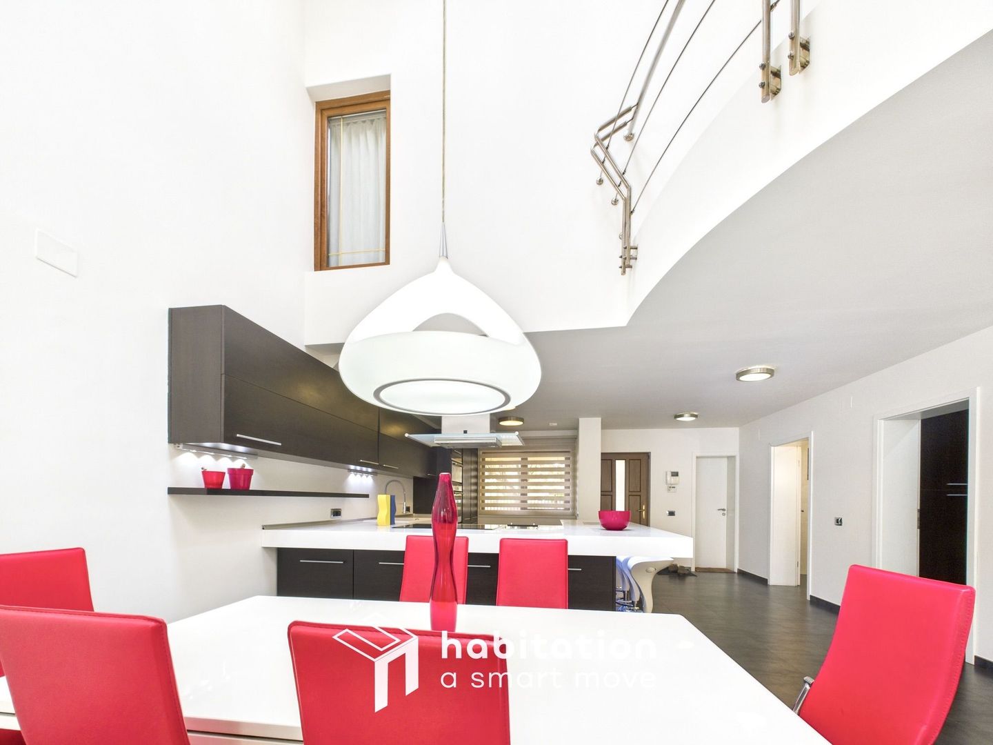 Descoperă eleganța unei case moderne– vizitează prin tur virtual - Poză 9