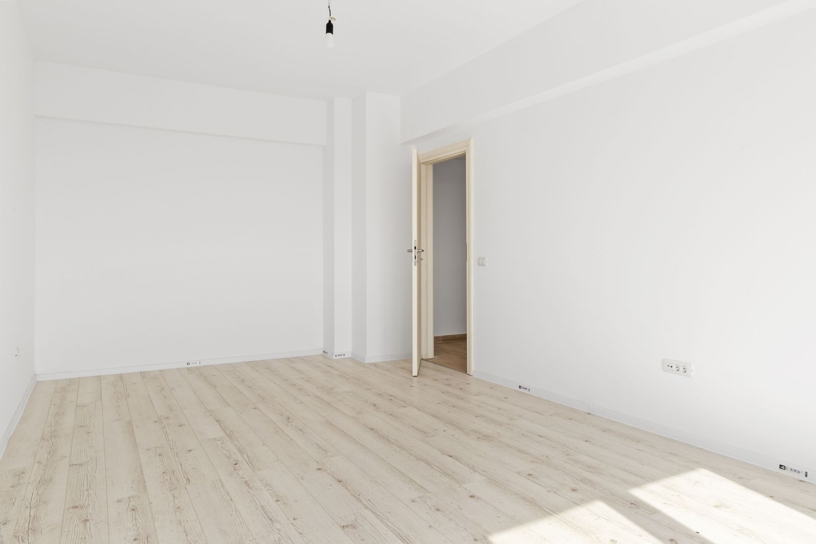 The Building 54 - Uverturii 155 - Poză 41