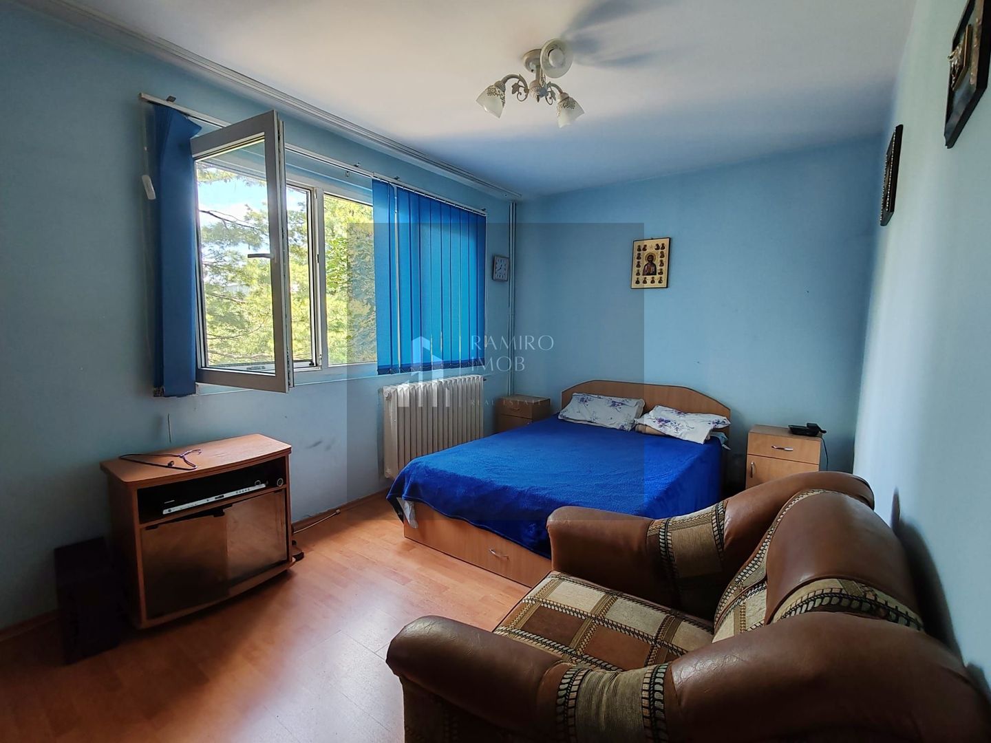 Apartament 3 camere, bloc 4 etaje, Berceni/str Dorohoi, curat - Poză 2