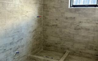 Casă renovată complet, 63 mp utili, teren 200 mp, toate utilitățile - Poză 2