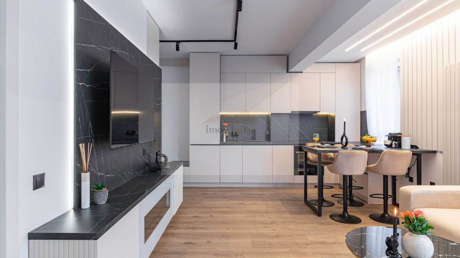 🌟 Apartament vanzare 2 camere, ultrafinisat, parcare, zonă centrală - Poză 1