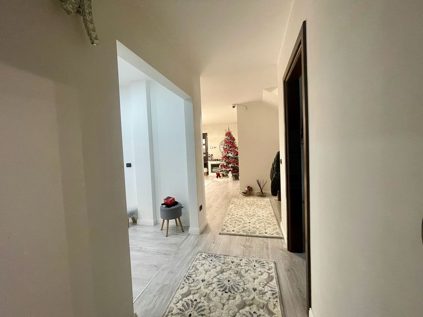 CASA COMPLET UTILATA SI MOBILATA MODERN CU GRADINA | 1100 MP |MARGINEA - Poză 20