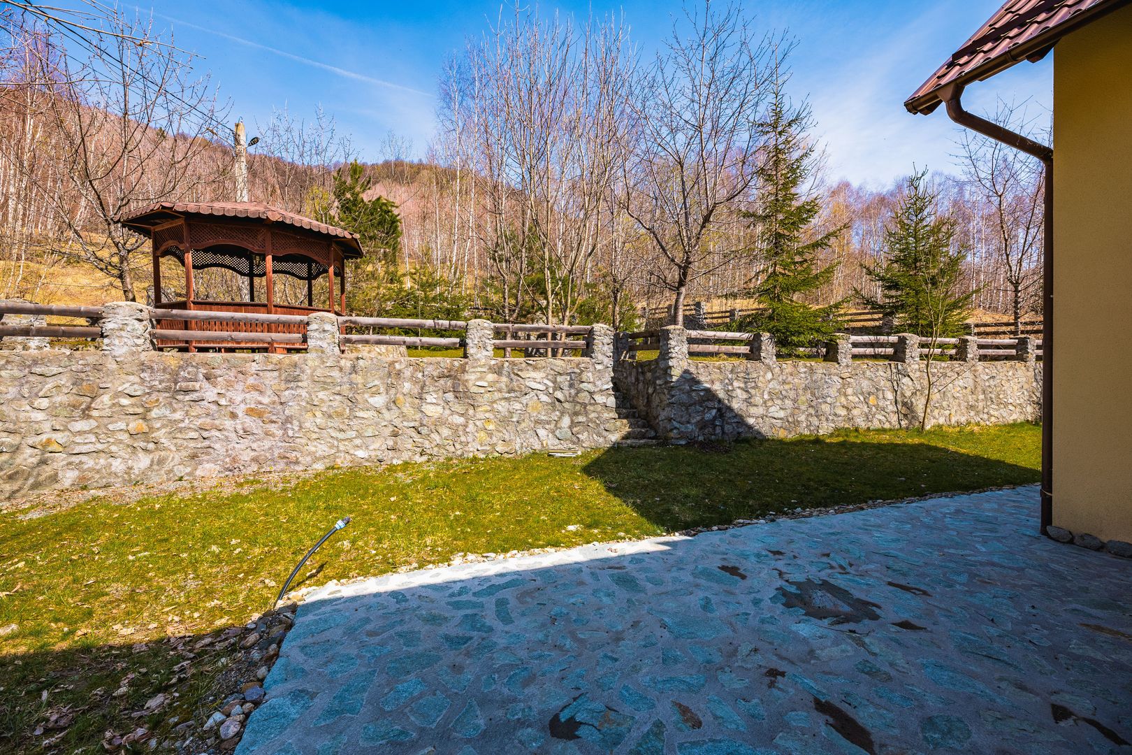 Casă de vacanță în Poiana Mărului. - Poză 20