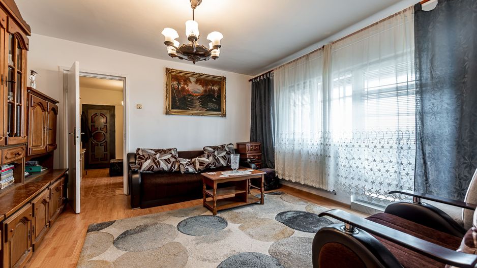 Apartament 2 camerel, bloc V8,  Zona 6 Vânători. - Poză 3