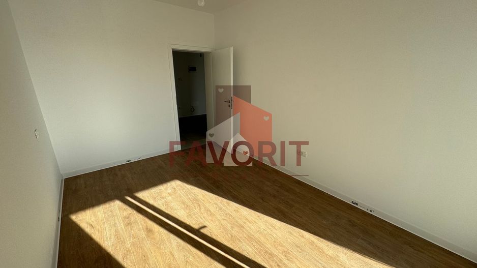 Bucatarie inchisa. 2 bai. Spatiu de depozitare in Pod. - Poză 7