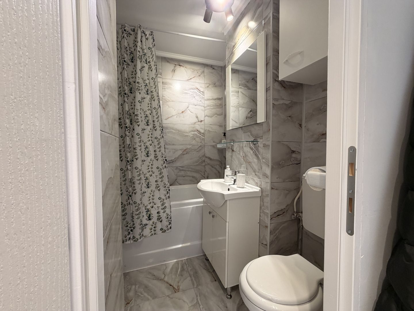 Apartament 2 camere renovat 2025, bloc 1976 – Sălăjan - Poză 10