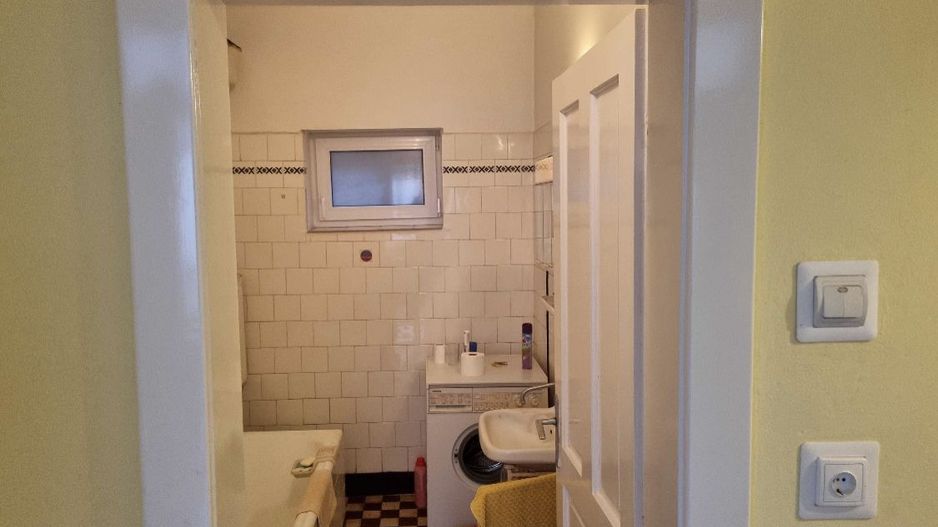 Casa centrala cu etaj - Poză 2