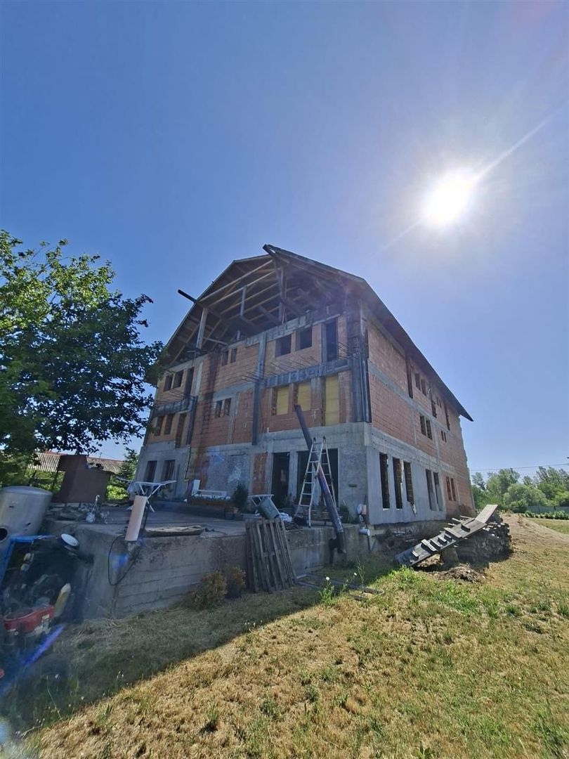 Pensiune de vanzare in Oradea zona Podgoria - Poză 3