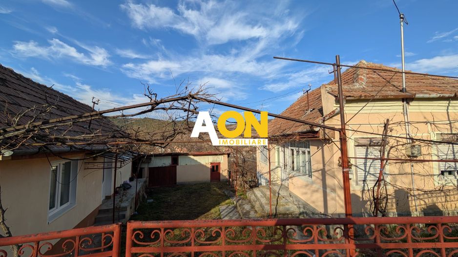 Casa cu 2 corpuri de cladire zona Hapria, 960mp Teren - Poză 1