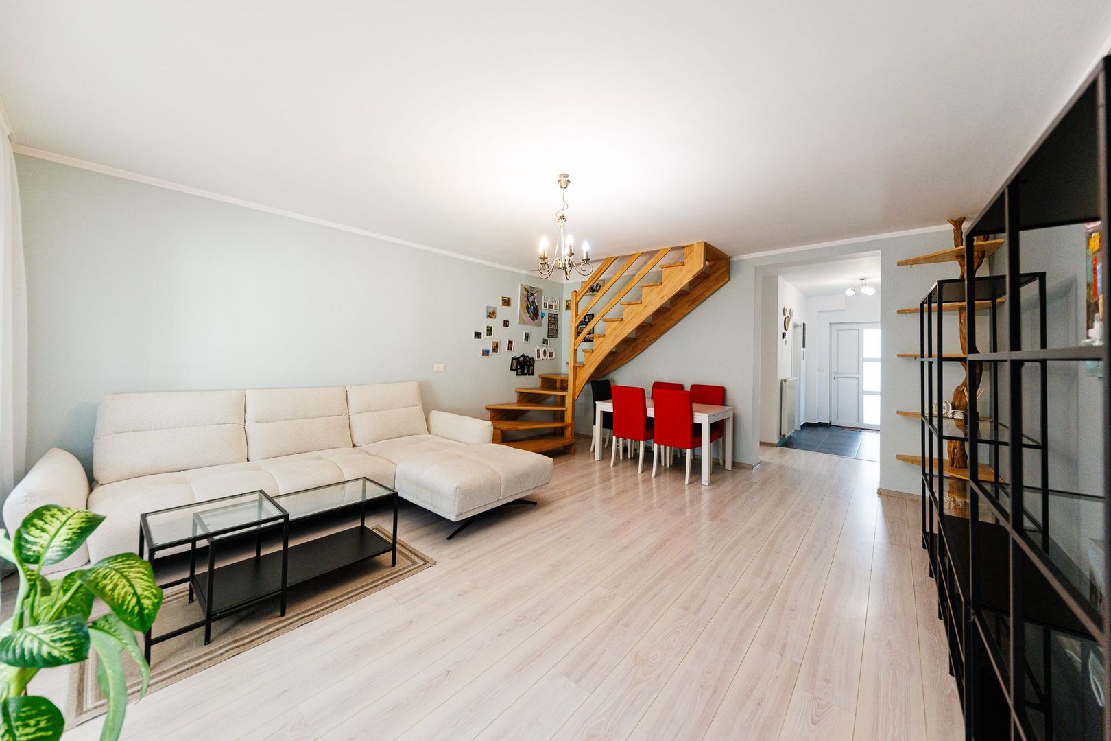 Casă primitoare și cochetă în Dumbrăvița – langa pădure și lac | Com 0 - Poză 12