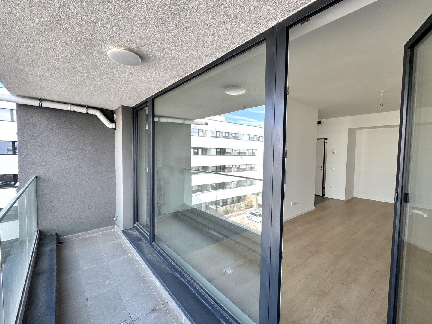 3 camere 76 mp SU + Balcon 6.5mp - Zona Lac Straulesti-Mall Colosseum - Poză 11