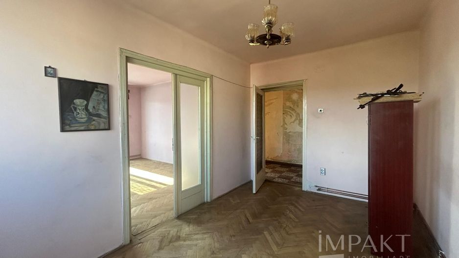 Apartament spatios, cu 4 camere in zona centrala - Poză 7