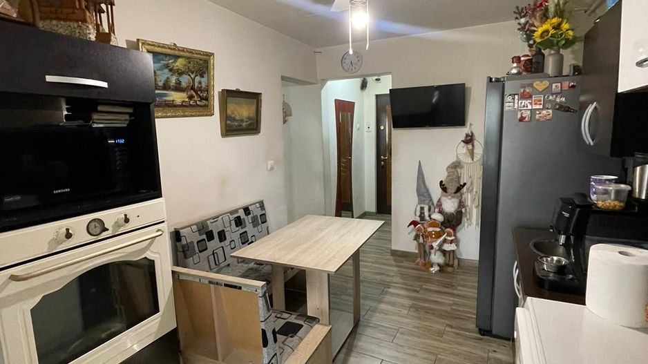 Apartament cu 3 camere de vanzare, zona Cetate - Poză 4